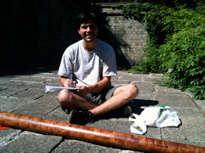Pablo Persico en train de composer pour didgeridoo
