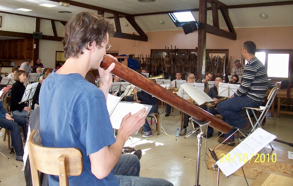 Gauthier Aubé répétant avec l'orchestre