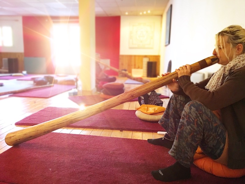 A didgeridoo player