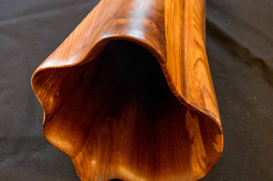 cloche dun didgeridoo fabriqué par Julien Doutaz