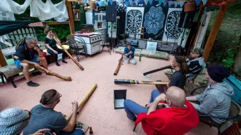 A didgeridoo workshop with Wakademy